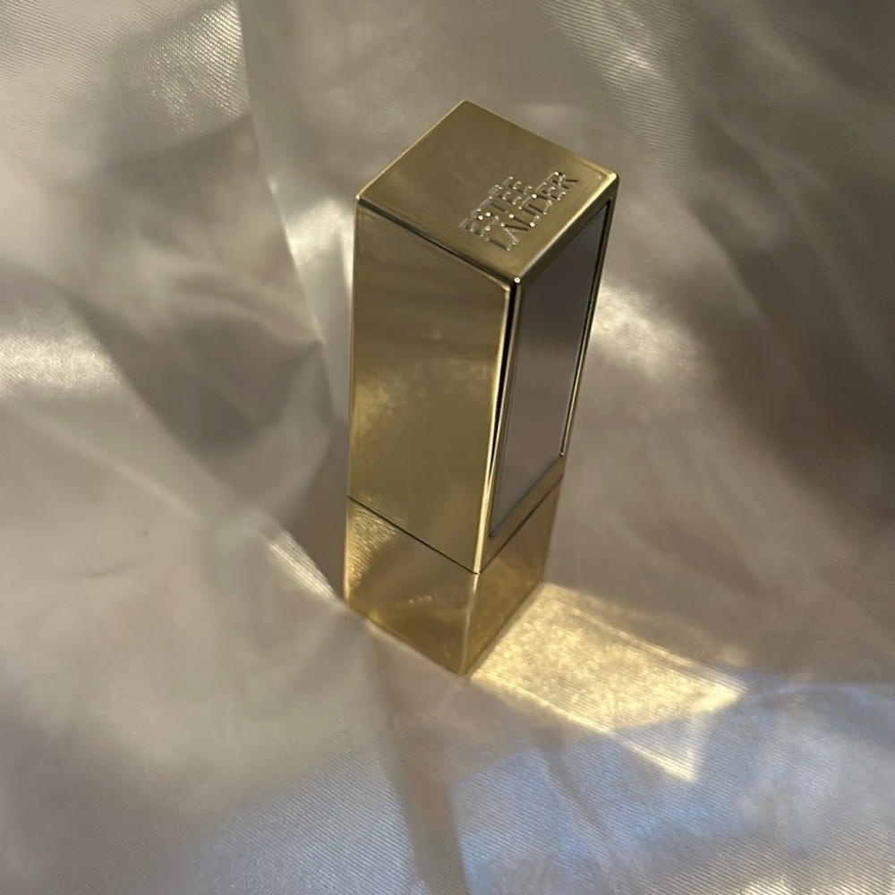 Estée Lauder Pure Color Envy 420 “Rebellious Rose” Lipstick